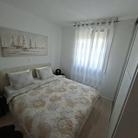 Verdi With Free Parking In The Garage Apartment Split