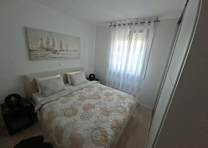 Apartment Verdi Split With Free Parking In The Garage شقة سبليت