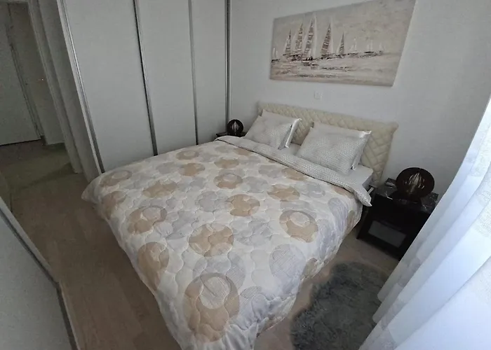 شقة Apartment Verdi Split With Free Parking In The Garage *