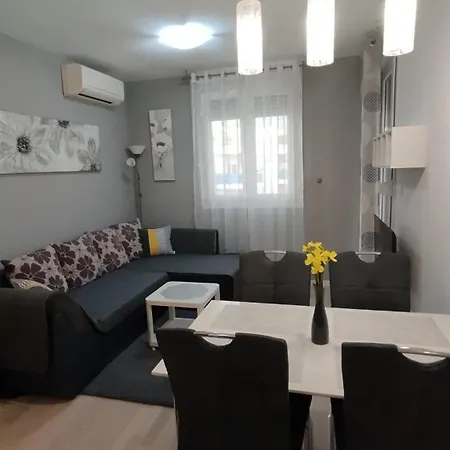 Apartment Verdi With Free Private Parking Space