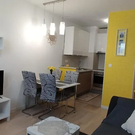 Verdi With Free Private Parking Space Split