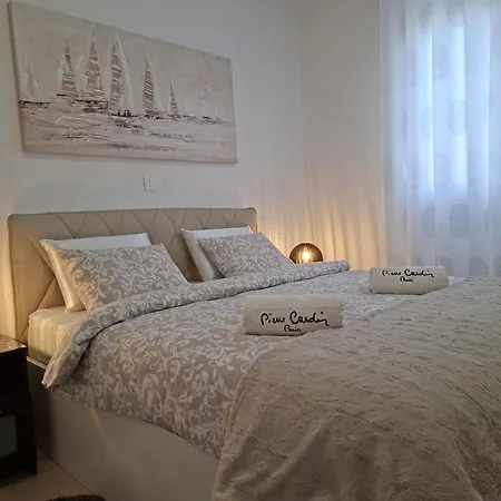 Verdi With Free Private Parking Space