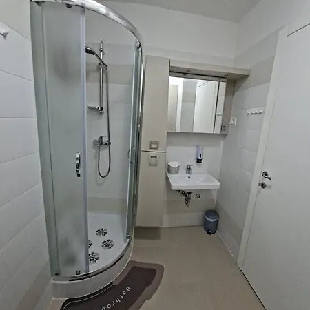 Verdi With Free Private Parking Space Apartmán