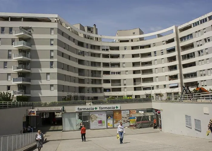 Verdi With Free Private Parking Space * Split