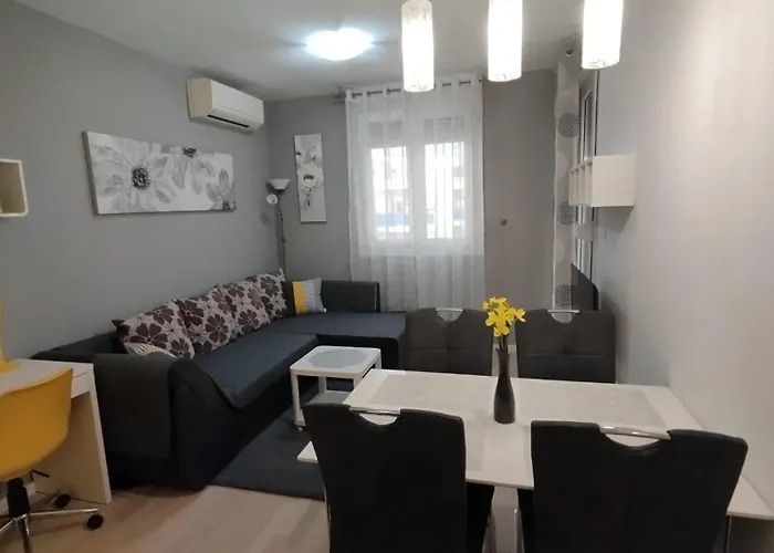 Apartamento Verdi With Free Private Parking Space
