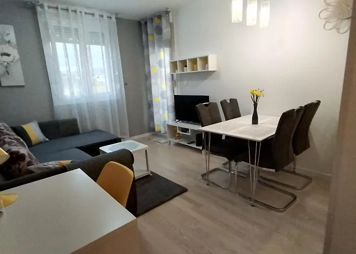 Verdi With Free Private Parking Space Split