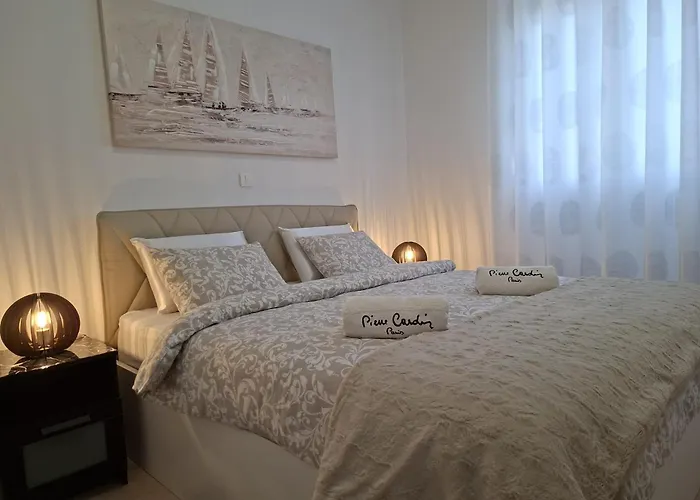 Verdi With Free Private Parking Space