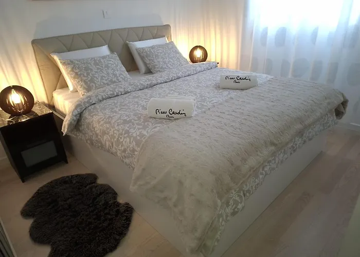 Verdi With Free Private Parking Space * Split