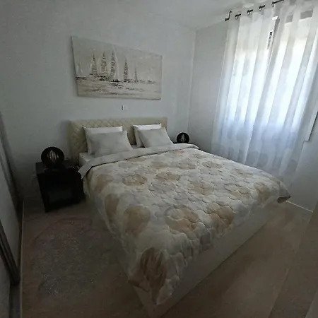Apartment Verdi Split With Free Parking In The Garage شقة