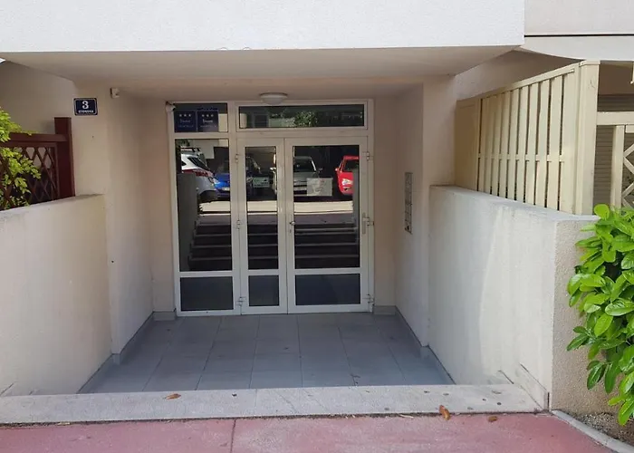 Apartment Verdi Split With Free Parking In The Garage