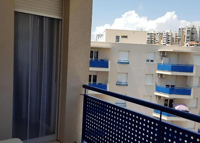 شقة Apartment Verdi Split With Free Parking In The Garage *
