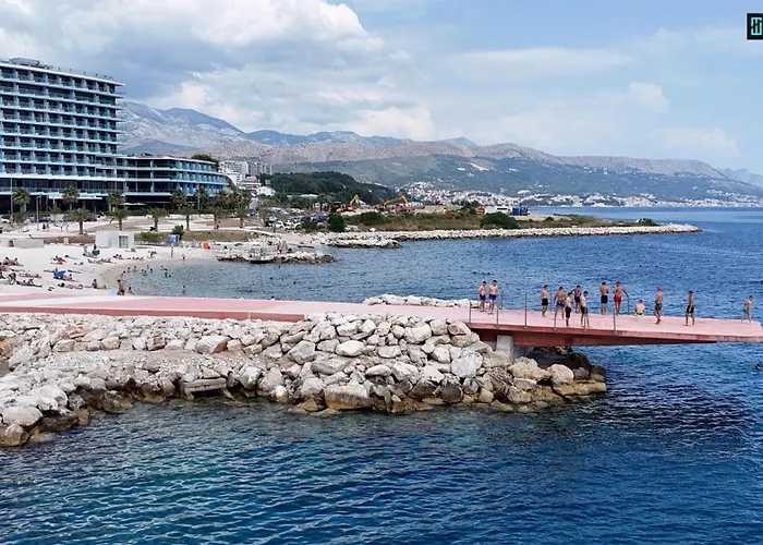 Apartment Verdi Split With Free Parking In The Garage شقة