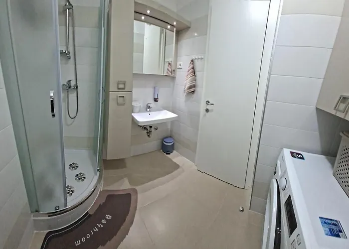 شقة Apartment Verdi Split With Free Parking In The Garage *