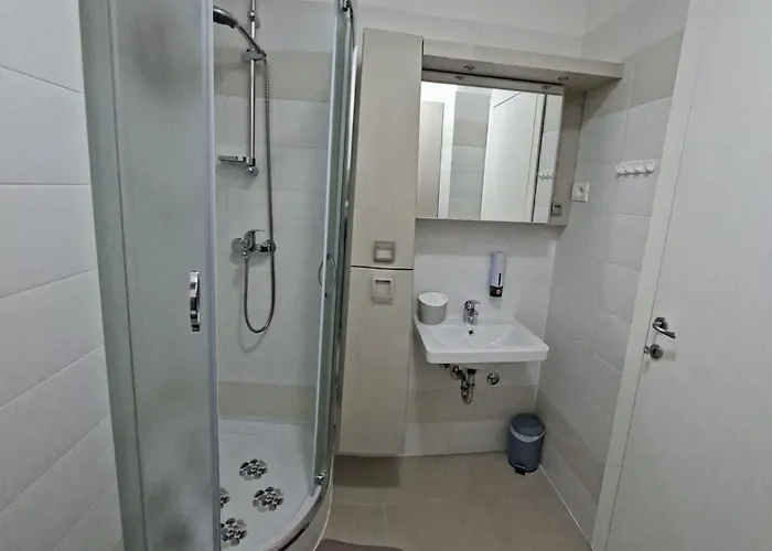 Apartment Verdi Split With Free Parking In The Garage شقة