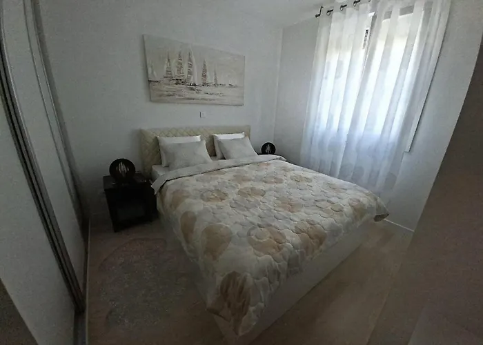 Apartment Verdi Split With Free Parking In The Garage شقة