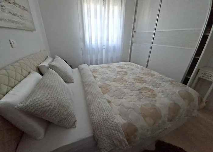 شقة Apartment Verdi Split With Free Parking In The Garage *
