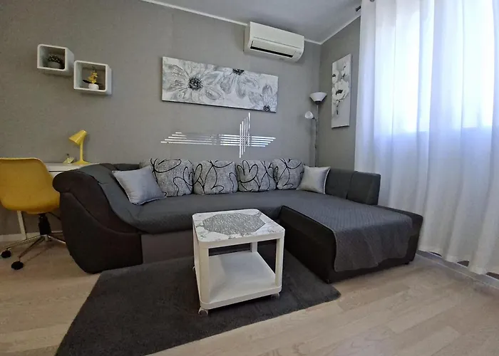 شقة Apartment Verdi Split With Free Parking In The Garage *