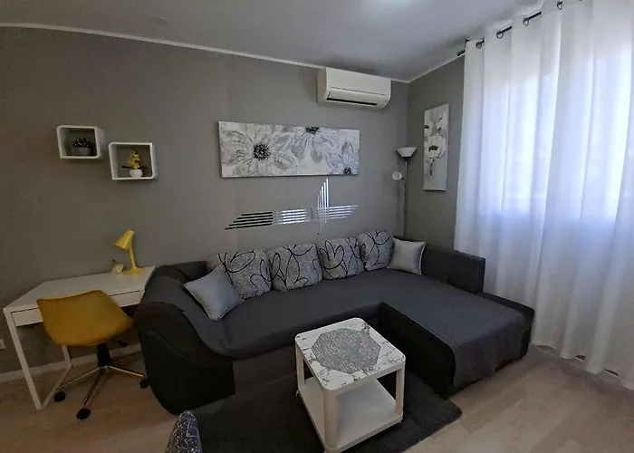 Apartment Verdi Split With Free Parking In The Garage *