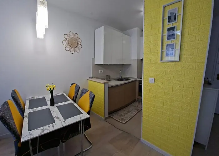 Apartment Verdi Split With Free Parking In The Garage شقة