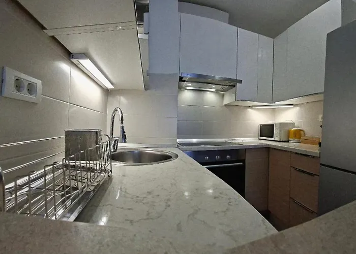 Apartment Verdi Split With Free Parking In The Garage شقة